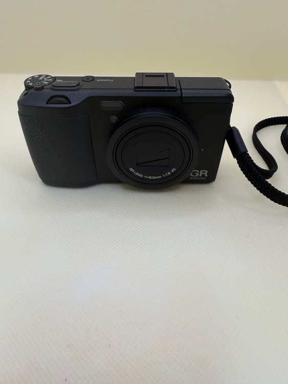 RICOH GR IV（カメラ）の商品画像 - 査定依頼日：2026年8月23日 - 最高査定価格：36,100円