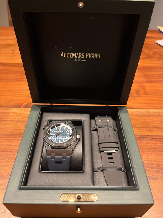 オーデマピゲ ロイヤルオークオフショア 15720ST.00.A027CA.0（高級時計）の商品画像 - 査定依頼日：2024年12月15日 - 最高査定価格：3,400,000円