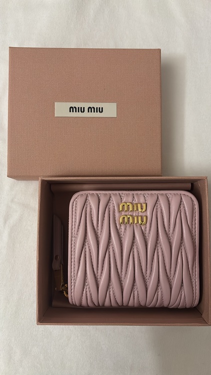 ミュウミュウ  （ブランドバッグ）の商品画像 - 査定依頼日：2025年12月1日 - 最高査定価格：33,000円