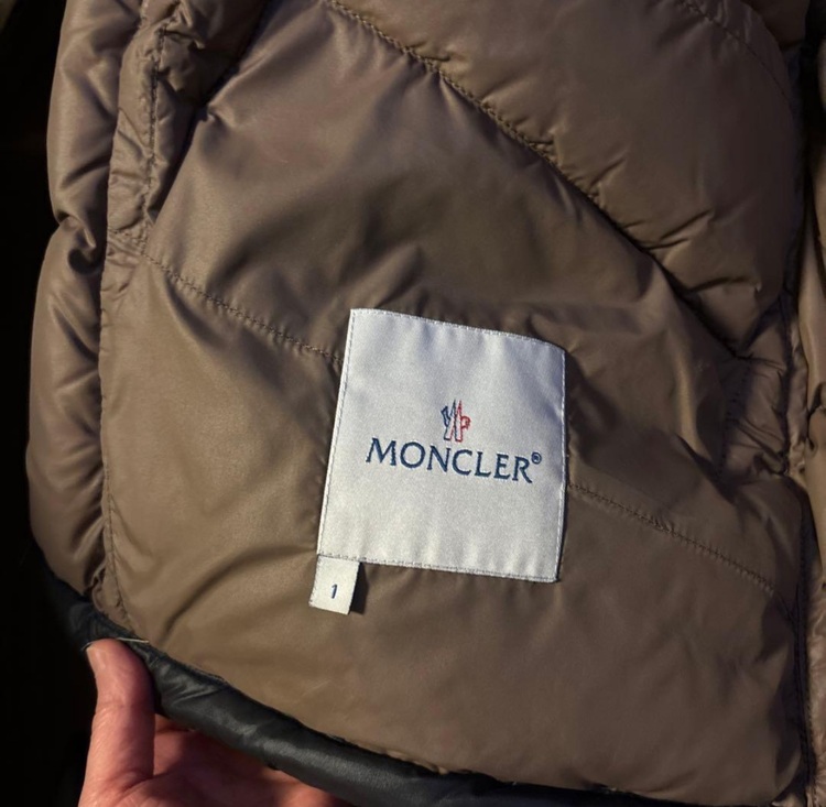 モンクレールk2（古着・ファッション）の商品画像 - 査定依頼日：2025年10月23日 - 最高査定価格：36,000円