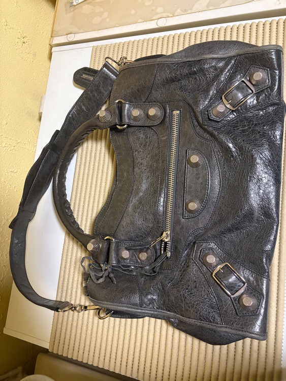 バレンシアガ  （ブランドバッグ）の商品画像 - 査定依頼日：2025年11月5日 - 最高査定価格：150,000円