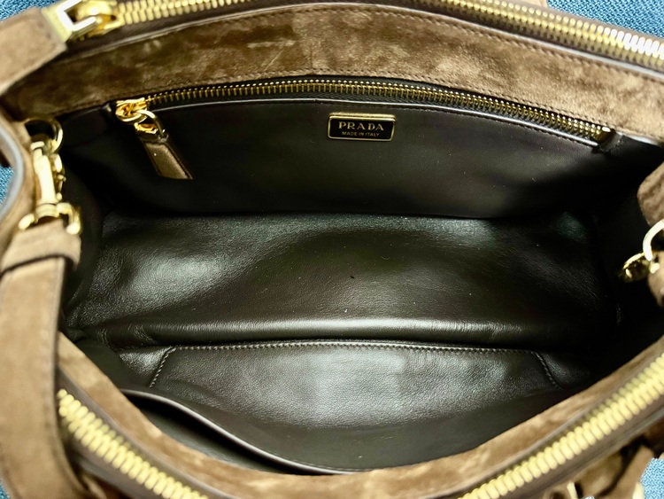 プラダ  （ブランドバッグ）の商品画像 - 査定依頼日：2025年11月4日 - 最高査定価格：220,000円