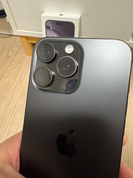 iPhone 16 Pro Max 256GB SIMフリー（スマホ）の商品画像 - 査定依頼日：2026年4月5日 - 最高査定価格：130,000円