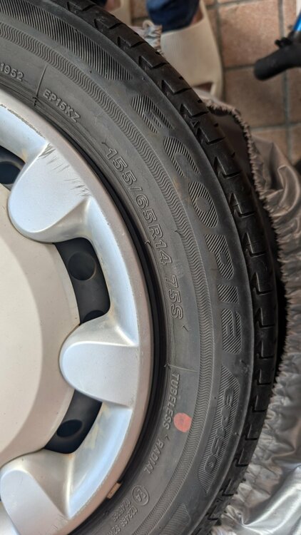 タイヤ（カー用品）の商品画像 - 査定依頼日：2026年2月7日 - 最高査定価格：2,000円