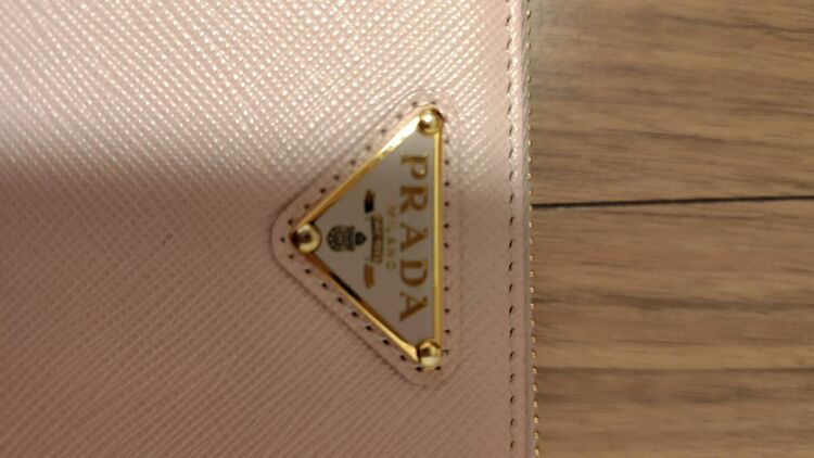 プラダ（ブランド財布・小物）の商品画像 - 査定依頼日：2025年8月29日 - 最高査定価格：10,000円