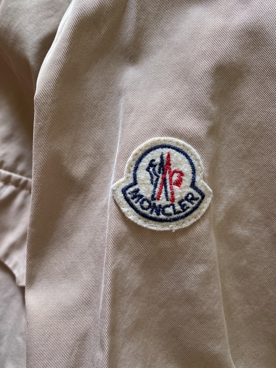 MONCLER「ECLAIR（エクレア）」ナイロンジャケッ（古着・ファッション）の商品画像 - 査定依頼日：2026年8月18日 - 最高査定価格：1,500円