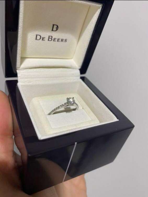 デビアスのリング（宝石）の商品画像 - 査定依頼日：2024年12月1日 - 最高査定価格：47,000円