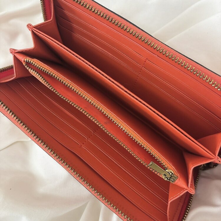 coach 長財布（ブランド財布・小物）の商品画像 - 査定依頼日：2025年5月7日 - 最高査定価格：1,000円