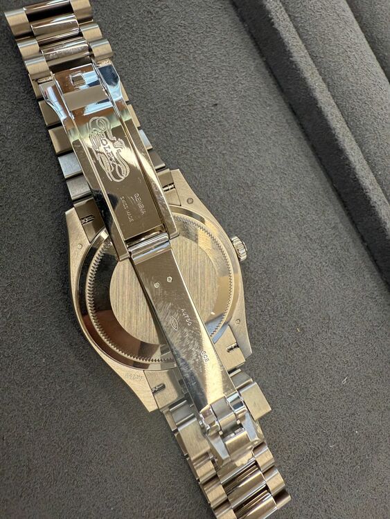 128239(Opal Pink Dial)（高級時計）の商品画像 - 査定依頼日：2025年9月23日 - 最高査定価格：6,600,000円