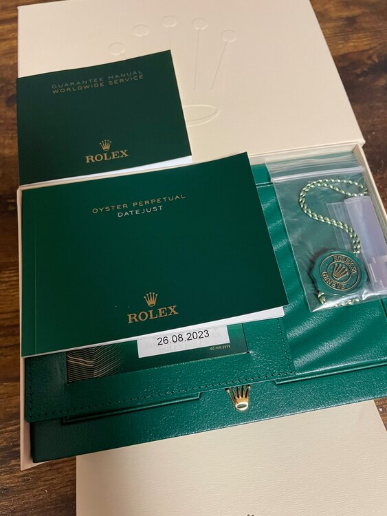 126300 アズーロブルー（高級時計）の商品画像 - 査定依頼日：2025年6月2日 - 最高査定価格：1,350,000円