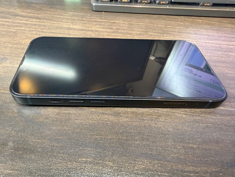 iPhone iPhone 13 128GB SIMフリー（スマホ）の商品画像 - 査定依頼日：2026年8月5日 - 最高査定価格：40,000円