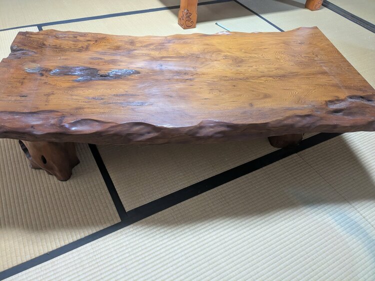 屋久杉テーブル（美術品・骨董品）の商品画像 - 査定依頼日：2026年8月6日 - 最高査定価格：5,000円