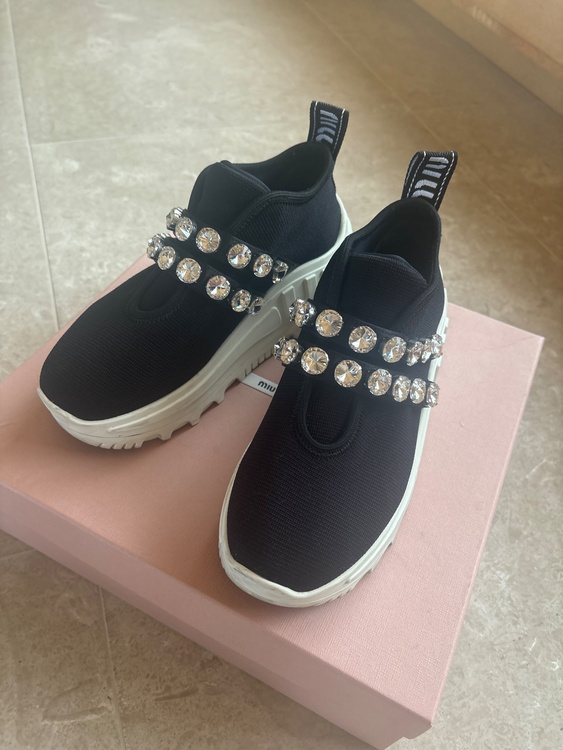 MIUMIU（古着・ファッション）の商品画像 - 査定依頼日：2026年9月14日 - 最高査定価格：5,000円