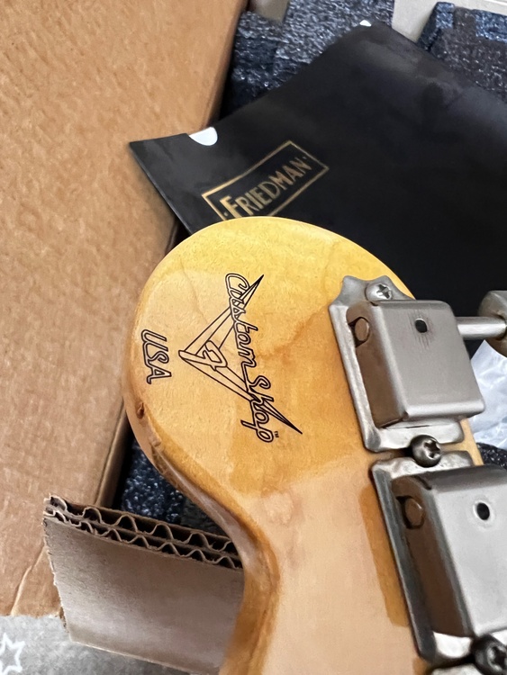 Fender/U.S.A. Custom Shop 『C.I.1954 STRAT 2TS MN（ピアノ・楽器・PA機材）の商品画像 - 査定依頼日：2026年8月9日 - 最高査定価格：288,000円