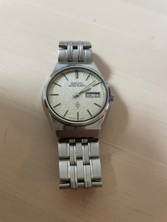 704084（高級時計）の商品画像 - 査定依頼日：2025年1月25日 - 最高査定価格：12,000円