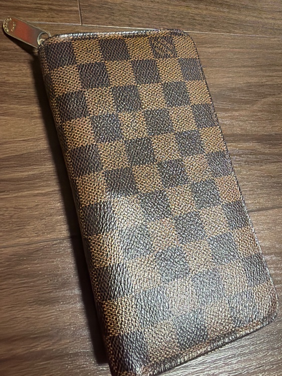 ルイヴィトンダミエジッピーウォレット シリアル番号:CA2162（ブランド財布・小物）の商品画像 - 査定依頼日：2026年10月20日 - 最高査定価格：100,000円