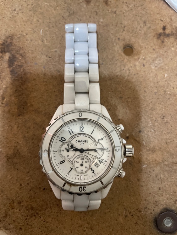 シャネル J12  JH1007 ホワイトセラミック製クロノグラフ（高級時計）の商品画像 - 査定依頼日：2025年12月5日 - 最高査定価格：350,000円