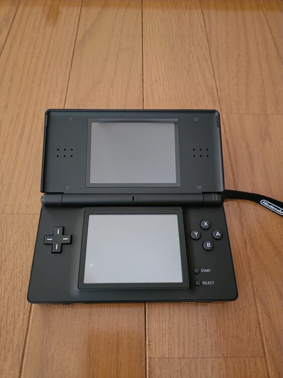 ニンテンドーDS Lite ジェットブラック（ゲーム機本体・ゲームソフト）の商品画像 - 査定依頼日：2025年8月1日 - 最高査定価格：500円