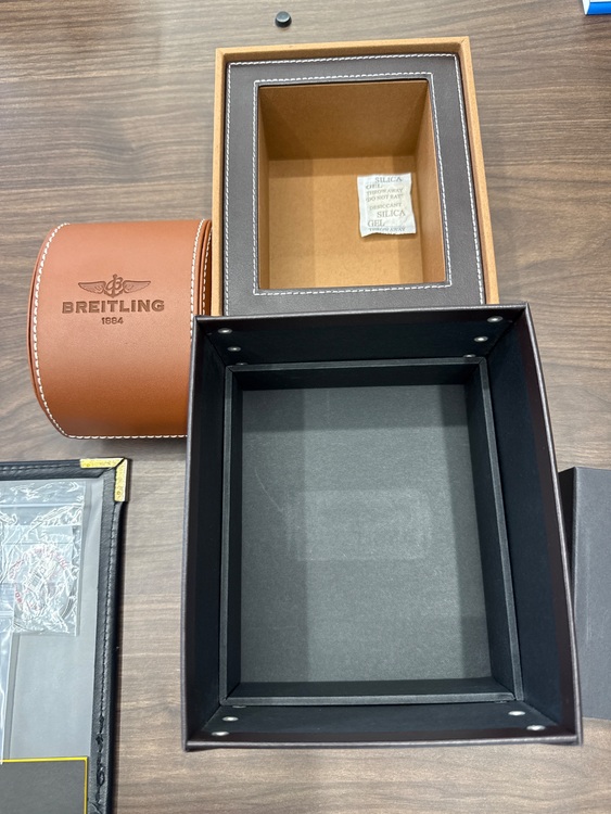 ブライトリング スーパーオーシャン （高級時計）の商品画像 - 査定依頼日：2025年9月21日 - 最高査定価格：370,000円