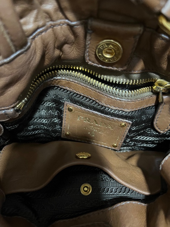 プラダショルダーバッグ（ブランドバッグ）の商品画像 - 査定依頼日：2025年9月30日 - 最高査定価格：25,000円