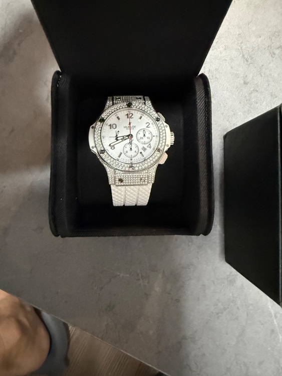 ビッグ・バン スチール ホワイト パヴェ（高級時計）の商品画像 - 査定依頼日：2025年11月5日 - 最高査定価格：1,350,000円