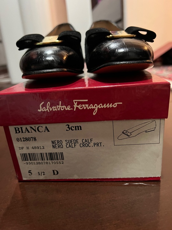 フェラガモ靴　ビアンカ3cmヒール（ブランド財布・小物）の商品画像 - 査定依頼日：2025年11月21日 - 最高査定価格：2,000円