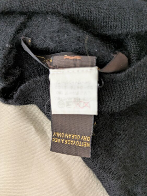 長袖ニット（古着・ファッション）の商品画像 - 査定依頼日：2026年8月18日 - 最高査定価格：2,000円