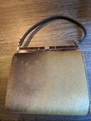 骨董的アザラシ毛皮昭和のハンドバック（ブランド財布・小物）の商品画像 - 査定依頼日：2026年8月9日 - 最高査定価格：3,000円