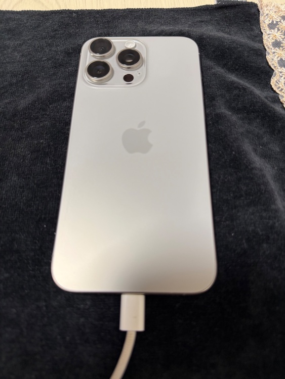 iPhone iPhone 15 Pro Max 256GB au（スマホ）の商品画像 - 査定依頼日：2026年9月27日 - 最高査定価格：95,000円