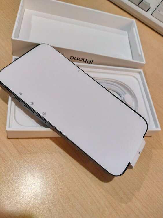 iPhone 16e 128GB docomo（スマホ）の商品画像 - 査定依頼日：2026年3月8日 - 最高査定価格：63,000円