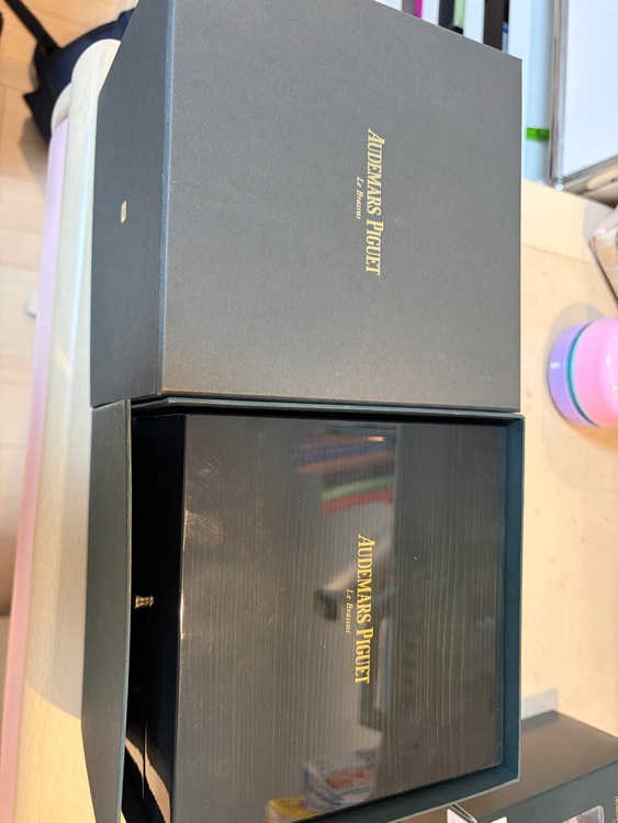 オーデマピゲ ロイヤルオークオフショア 26405CE.OO.A002CA.0（高級時計）の商品画像 - 査定依頼日：2025年11月22日 - 最高査定価格：3,550,000円