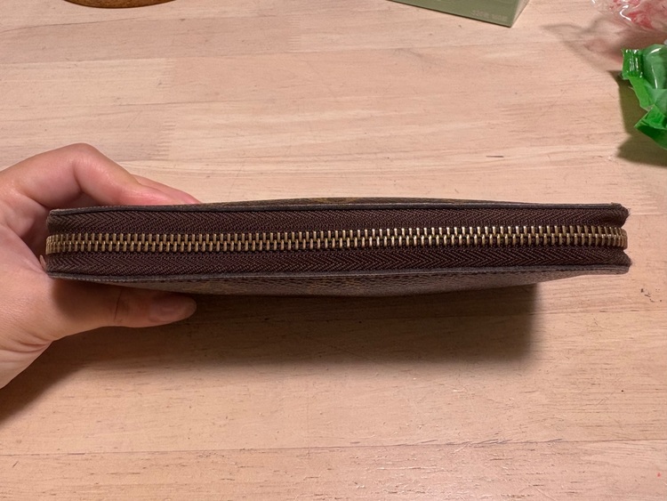 財布（ブランド財布・小物）の商品画像 - 査定依頼日：2025年10月17日 - 最高査定価格：5,000円