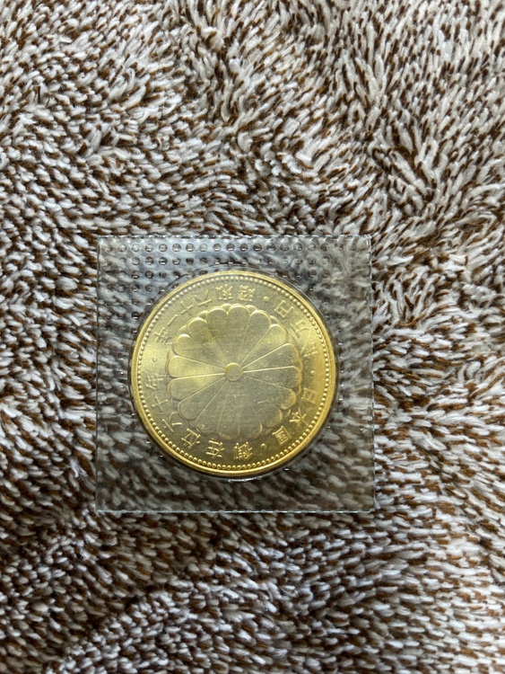 天皇御在位６０年拾万円金貨　昭和６１年（金・貴金属）の商品画像 - 査定依頼日：2026年3月15日 - 最高査定価格：560,000円