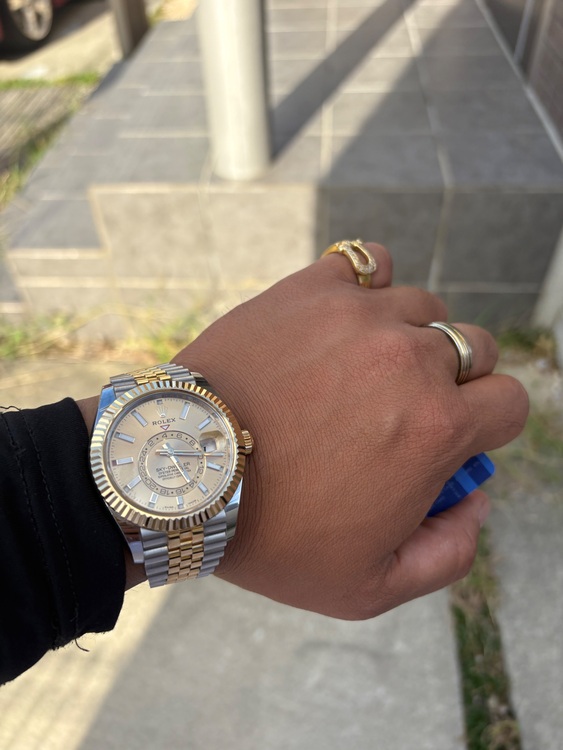 ロレックス スカイドゥエラー コンビ　ジュビリーブレス（高級時計）の商品画像 - 査定依頼日：2025年10月15日 - 最高査定価格：3,100,000円