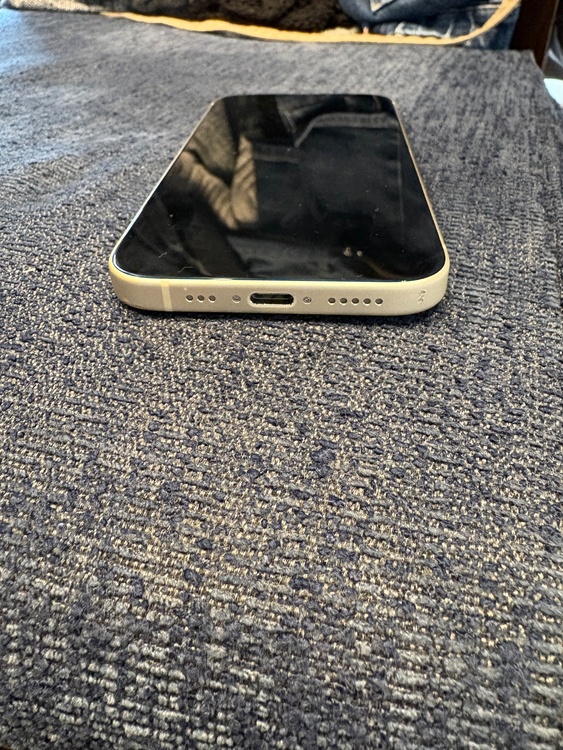 iPhone iPhone 15 128GB SIMフリー（スマホ）の商品画像 - 査定依頼日：2026年6月12日 - 最高査定価格：53,000円
