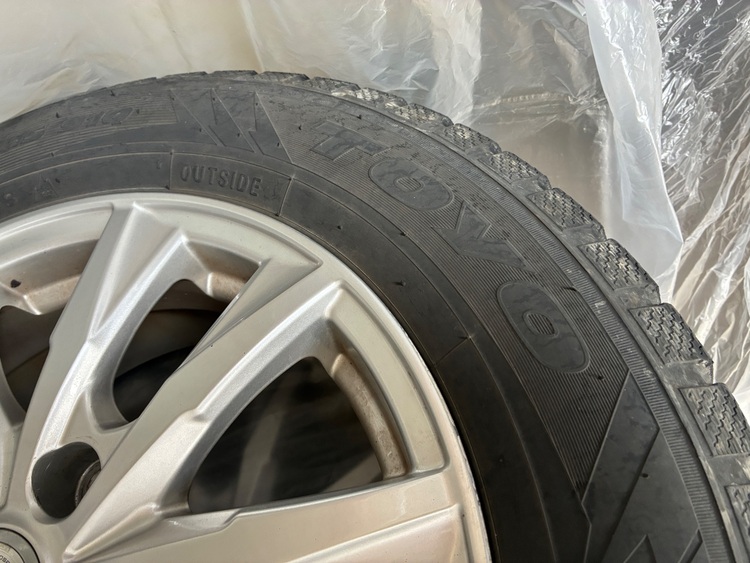 スタットレスタイヤ　ホイール付き（カー用品）の商品画像 - 査定依頼日：2025年10月1日 - 最高査定価格：8,000円
