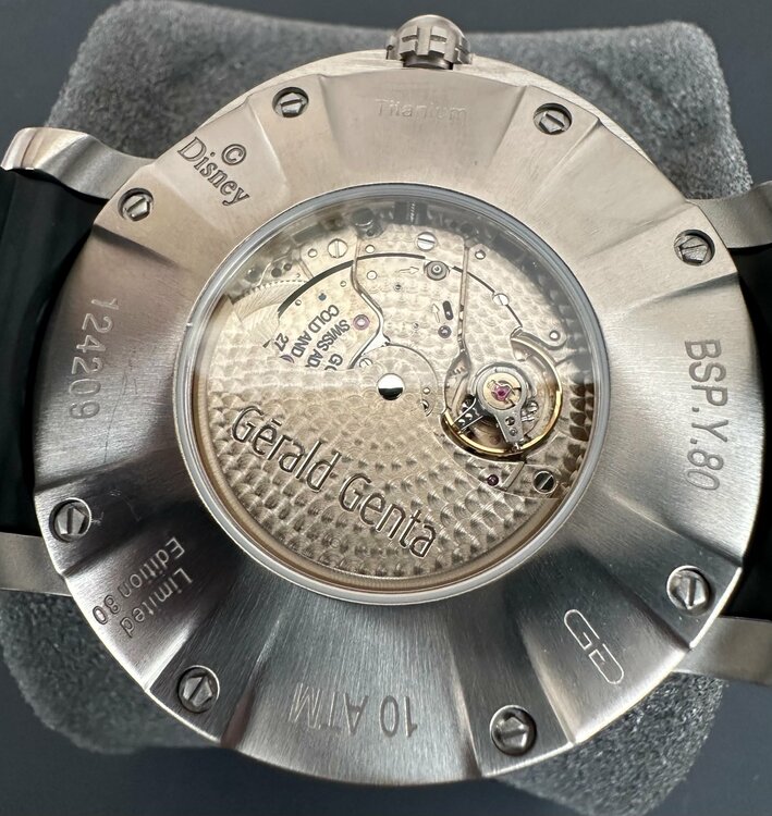 ジェラルドジェンタ　レトログレードディズニー限定（高級時計）の商品画像 - 査定依頼日：2025年12月7日 - 最高査定価格：2,800,000円