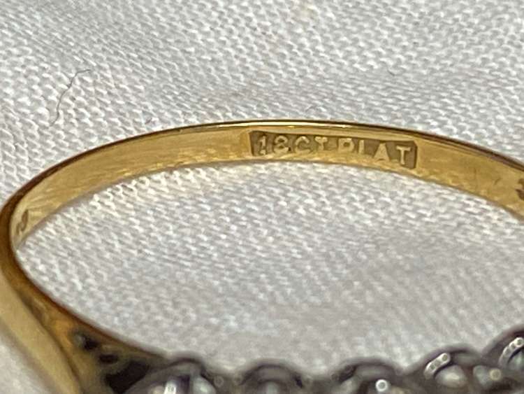 イギリスのアンティークリング　18金　サファイヤ　重さは2.2g 18金、サファ（金・貴金属）の商品画像 - 査定依頼日：2023年10月4日 - 最高査定価格：16,000円