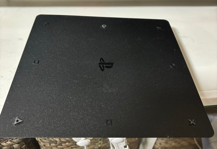 PlayStation4 本体（ゲーム機本体・ゲームソフト）の商品画像 - 査定依頼日：2024年12月21日 - 最高査定価格：10,000円