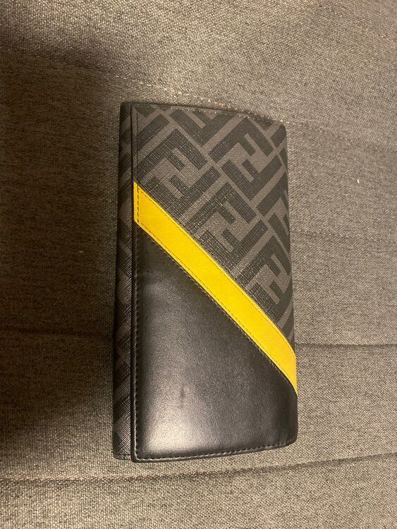 フェンディ  （ブランドバッグ）の商品画像 - 査定依頼日：2025年5月21日 - 最高査定価格：30,000円