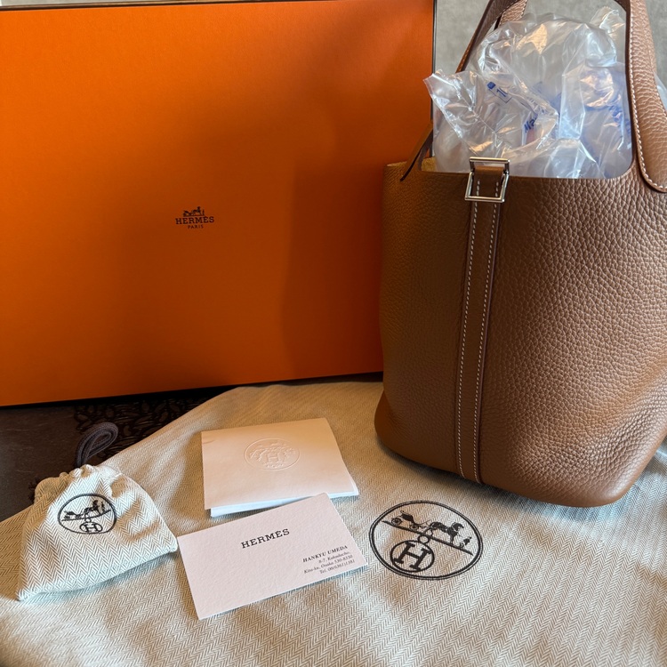 エルメス ピコタンロックMM ゴールド (シルバー金具)（ブランドバッグ）の商品画像 - 査定依頼日：2025年8月24日 - 最高査定価格：550,000円