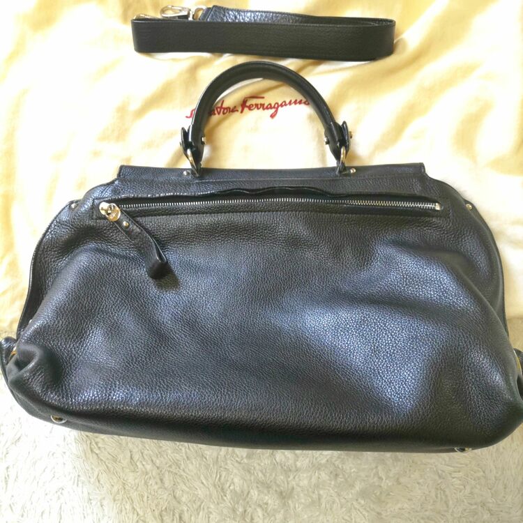 2wayショルダーバック（ブランドバッグ）の商品画像 - 査定依頼日：2025年6月22日 - 最高査定価格：17,000円