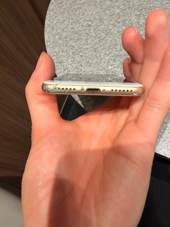 iPhone iPhone7 32GB Softbank（スマホ）の商品画像 - 査定依頼日：2026年5月31日 - 最高査定価格：1,500円