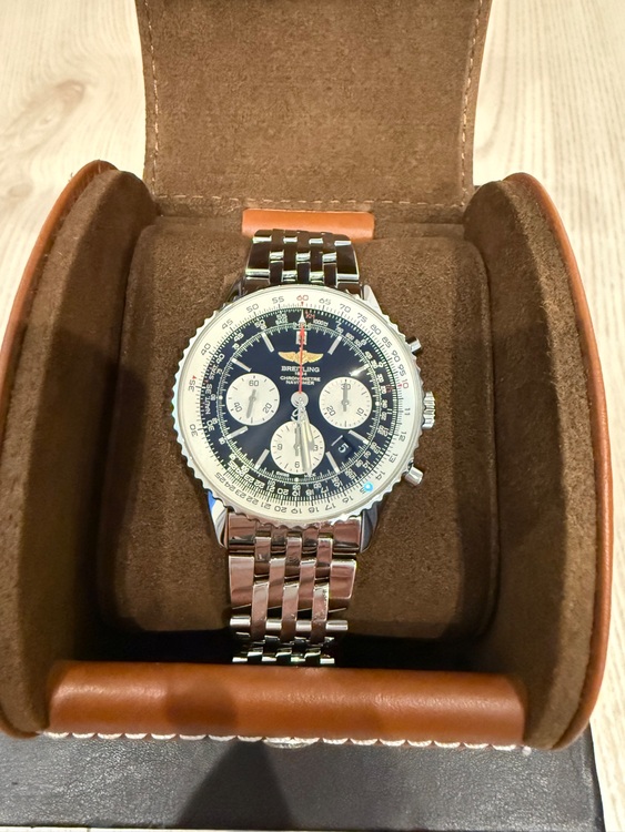 ブライトリング ナビタイマー A022B01n（高級時計）の商品画像 - 査定依頼日：2025年11月25日 - 最高査定価格：550,000円