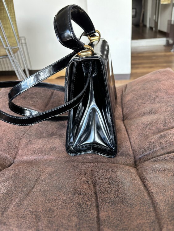 フェラガモ  （ブランドバッグ）の商品画像 - 査定依頼日：2025年2月18日 - 最高査定価格：15,000円