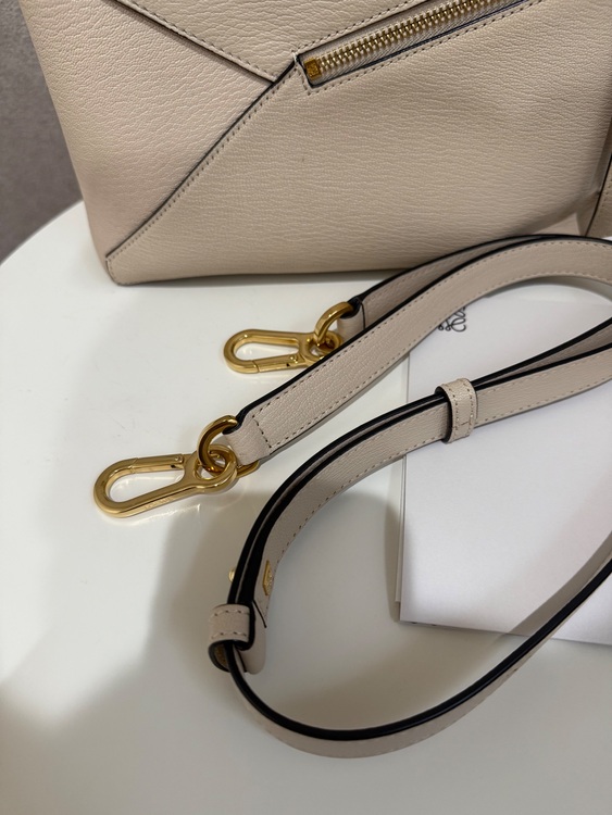 LOEWE パズル（ブランドバッグ）の商品画像 - 査定依頼日：2025年10月19日 - 最高査定価格：180,000円