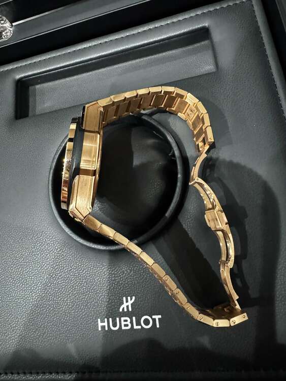 ウブロ ビックバン 451．OX.1180.OX.3999（高級時計）の商品画像 - 査定依頼日：2025年4月22日 - 最高査定価格：8,000,000円