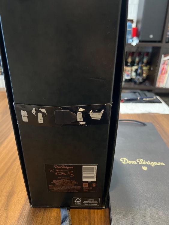 ドン・ペリニヨン　ロゼ2006 Lenny Kravitz Edition（お酒）の商品画像 - 査定依頼日：2025年8月11日 - 最高査定価格：33,000円