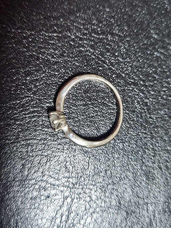 ダイヤモンド（金・貴金属）の商品画像 - 査定依頼日：2026年3月6日 - 最高査定価格：150,000円