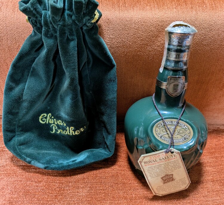 ロイヤルサルート（お酒）の商品画像 - 査定依頼日：2026年3月31日 - 最高査定価格：5,000円